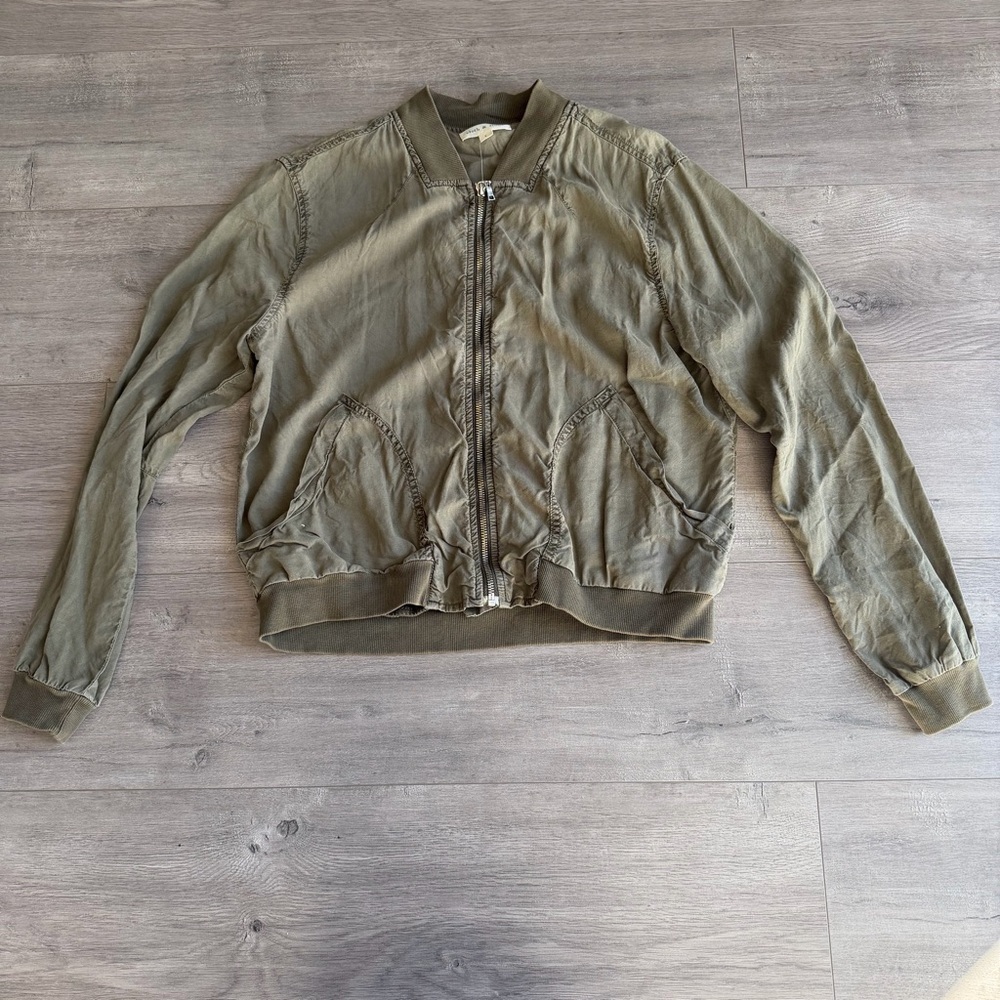 EUC Cloth & Stone olive green lightweight jacket - size large